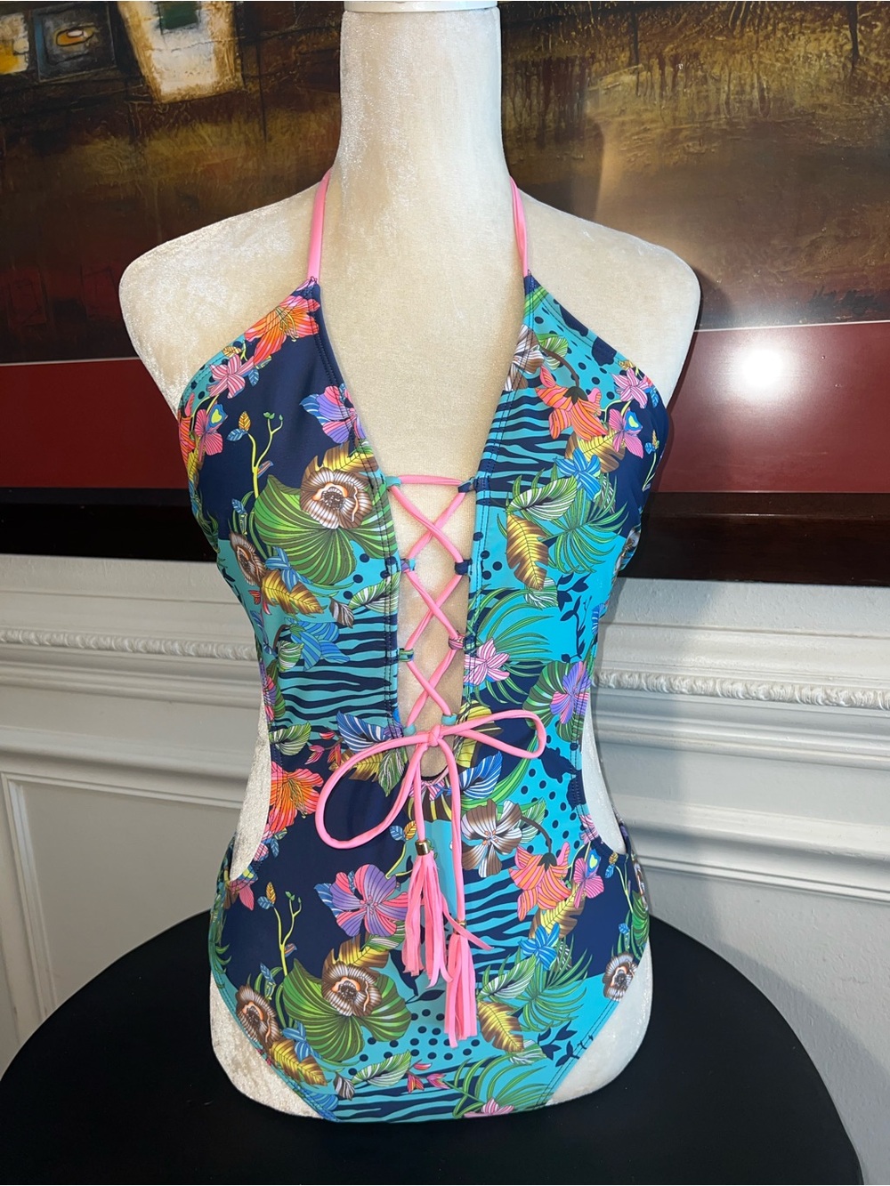 Gorgeous Tropical Lace-Up Halter One-piece size medium bra double d